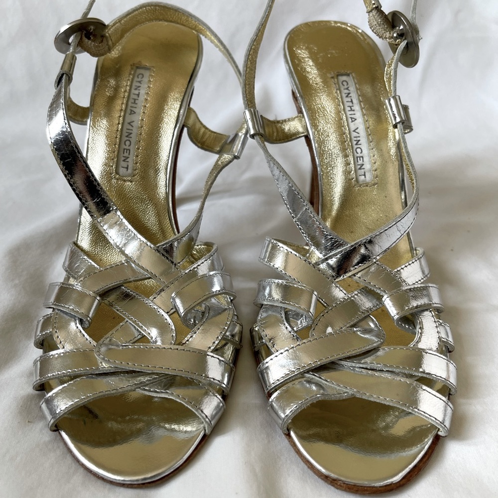 CYNTHIA VINCENT SILVER SANDALS SIZE 37